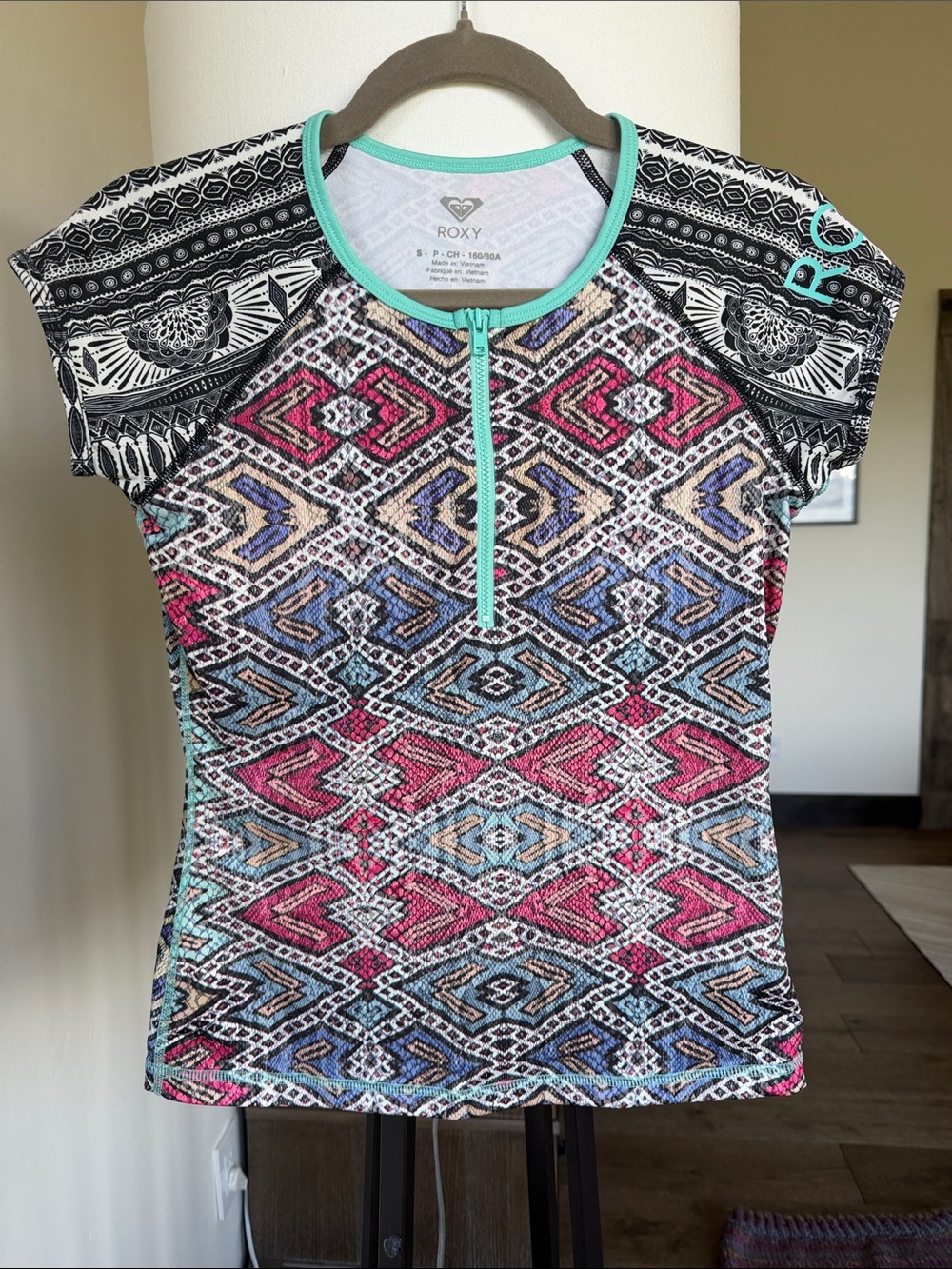 Roxy swim top 1/4 zip crew neck short sleeved - Small - multicolor aztec print